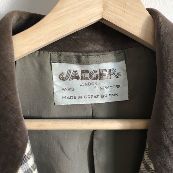 Grey and Taupe Plaid Cropped Blazer - Picture 3 of 10